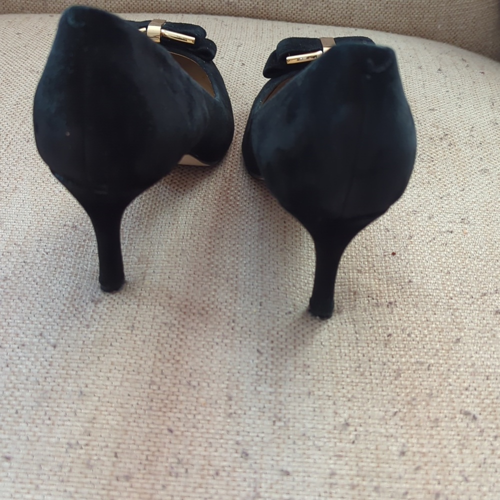 BCBG Elegant Black Suede Women's Heels with Bow Accent Size 7 M - Picture 3 of 6